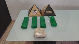 PM apreende cerca de 5 quilos de maconha após denúncia anônima no bairro Conjunto Sir