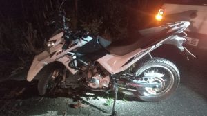 Motociclista fica ferido em acidente com caminhão na BR-116 no distrito de Chonin de Baixo