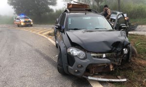 Acidente com três veículos deixa criança de 7 anos ferida na BR-259 em Valadares