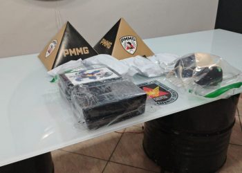 Perseguição policial termina com prisão e apreensão de quatro quilos de cocaína em Valadares