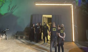 Casa noturna é autuada após apreensão de drogas em festa frequentada por adolescentes