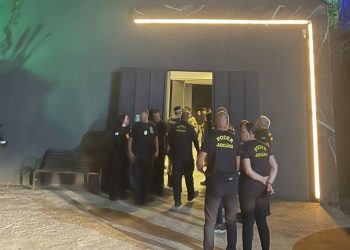 Casa noturna é autuada após apreensão de drogas em festa frequentada por adolescentes