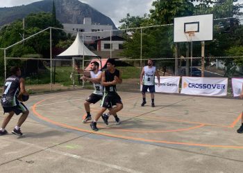 Goval 3x3 agita a Praça Itatiaia com basquete e exposição de carros antigos