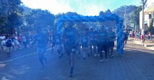 Corrida dos Campeões reúne comunidade e tem presença de Alex Poatan em Sobrália