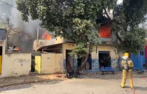 Incêndio atinge oficina de reforma de móveis no bairro São Paulo