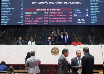 Enes Cândido e mais 16 deputados estaduais trocam de partido na ALMG durante janela partidária