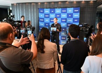 Flávio Roscoe anuncia desincompatibilização