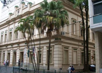 JF faz homenagens e inclui Bolsonaro