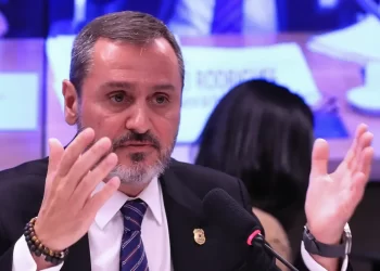 Polícia Federal retira credenciais de agente de imigração dos EUA