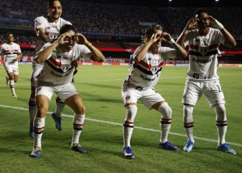 São Paulo goleia Cruzeiro com hat-trick de Ferreira no MorumBIS
