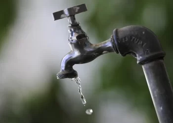 Égua cai em adutora e afeta abastecimento em 300 bairros de BH
