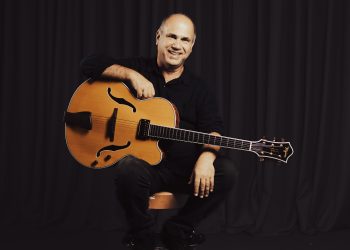 Guitarrista Nelson Faria se apresenta no Teatro Atiaia nesta quarta-feira