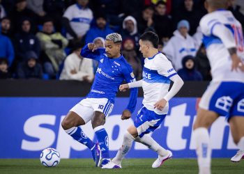 Cruzeiro segura empate mesmo com um jogador a menos diante da Universidad Católica na Libertadores