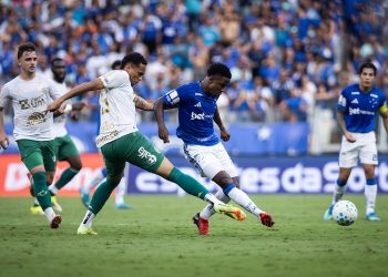 Cruzeiro passa sufoco, mas vence a Chapecoense no Mineirão pelo Brasileirão