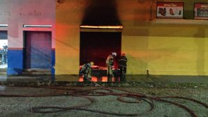 Incêndio de grandes proporções atinge loja no bairro Lourdes
