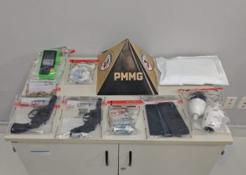 PM fecha o cerco ao tráfico e apreende adolescentes, armas e drogas no bairro Santa Terezinha