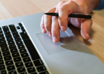 Clínicas estão trocando assinaturas em papel por PDFs