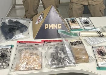 Operação policial contra o tráfico resulta em prisão e apreensão de drogas em Conselheiro Pena