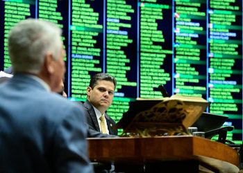 Congresso derruba veto de Lula e abre caminho para redução de penas do 8 de janeiro