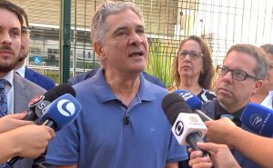 Prefeito de Valadares protocola denúncia contra presidente da comissão processante