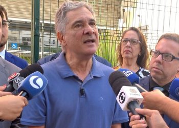 Prefeito de Valadares protocola denúncia contra presidente da comissão processante