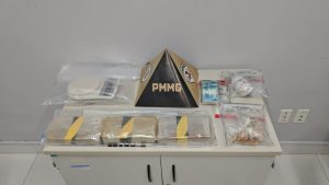 PM apreende cerca de 3 quilos de pasta base de crack e homem é preso no bairro Santa Terezinha