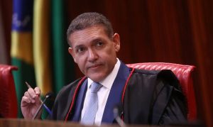 Nunes Marques assume presidência do TSE nesta terça-feira