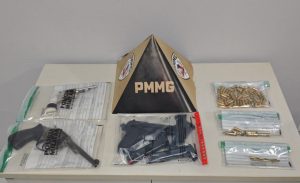 Operação contra o tráfico apreende adolescente, armas e munições em Mathias Lobato