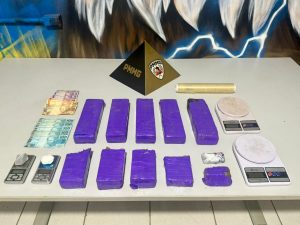 Apreensão de oito barras de maconha termina com pai preso e filho apreendido em Ipatinga