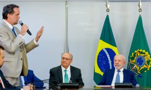 “Taxa das blusinhas” é zerada por MP assinada por Lula