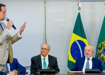 “Taxa das blusinhas” é zerada por MP assinada por Lula