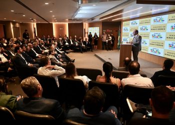 Ministro Alexandre Silveira apresenta investimentos do Novo Acordo de Mariana a prefeitos da bacia do Rio Doce