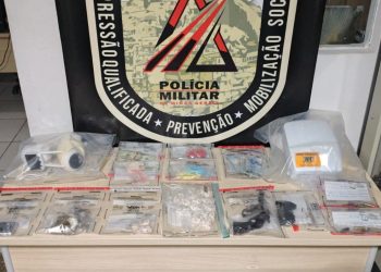 PM prende líder de facção e mulher durante operação com apreensão de drogas e arma em Valadares
