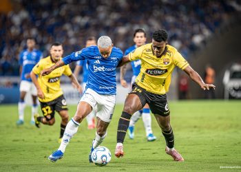 Cruzeiro goleia Barcelona no Mineirão e garante vaga no mata-mata da Libertadores