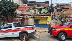 Desabamento de imóvel assusta moradores no bairro Santa Efigênia