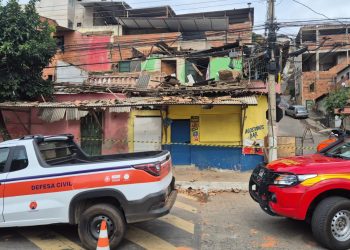Desabamento de imóvel assusta moradores no bairro Santa Efigênia