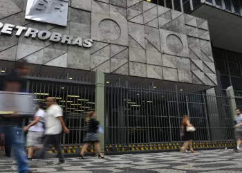 Petrobras anuncia alta de R$ 0,04 na gasolina vendida a distribuidoras