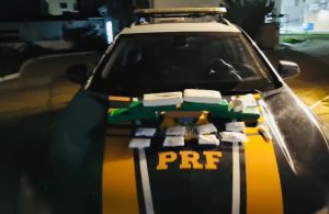 PRF apreende cerca de 4 quilos de maconha que seriam levados para Capelinha