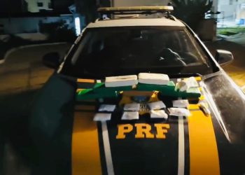 PRF apreende cerca de 4 quilos de maconha que seriam levados para Capelinha
