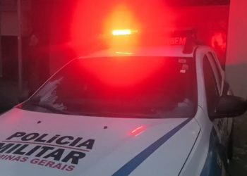 Casal é preso após criança de 4 anos morrer em casa enquanto mãe e padrasto estavam em bar
