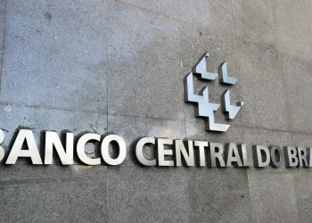 Mercado financeiro eleva previsão da Selic para 13,75% ao ano