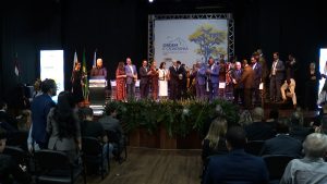 Câmara homenageia personalidades na cerimônia Ordem e Cidadania em Valadares