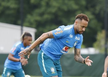 Neymar treina novamente com a Seleção Brasileira e fica mais perto de estrear na Copa do Mundo