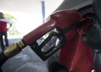 Governo inicia retirada gradual de subsídios aos combustíveis
