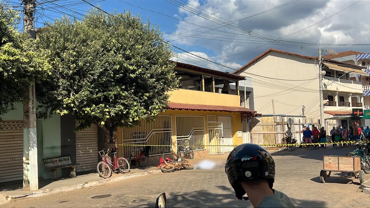 Jovem é preso após matar o avô e alegar vingança pela morte da mãe em Goiabeira