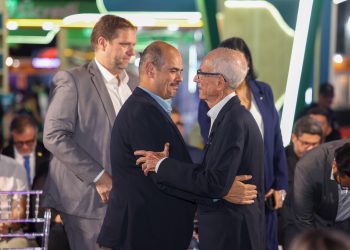 Governo de Minas transfere capital do Estado para Valadares e faz anúncios relacionados à educação