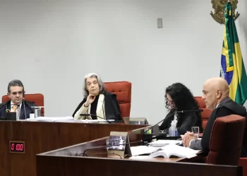 STF forma maioria para condenar Eduardo Bolsonaro no caso do tarifaço
