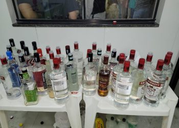 Juizado e PM encerram festa open bar com adolescentes em Valadares