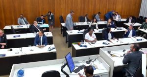 Plenário da Câmara Municipal analisa vetos e projetos na segunda reunião ordinária do mês