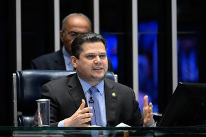 Davi Alcolumbre indica que a PEC da escala 6x1 não irá diretamente ao Plenário do Senado